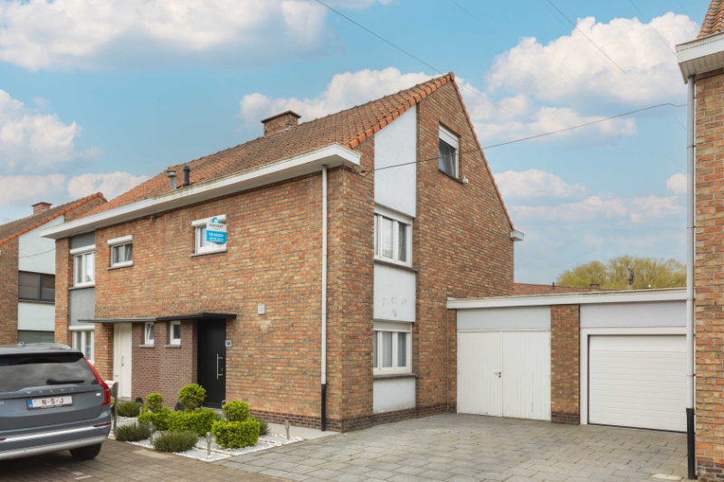Roeselare : Toffe gezinswoning met 4 slaapkamers, grote garage en zuid gerichte tuin. Opp 243 m² Image